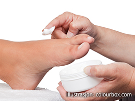 Fot som smøres med krem